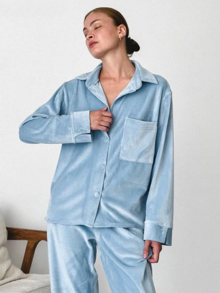 ARIAS™ WOMEN'S 2-PIECE PYJAMA SET: BUTTON-UP SHIRT AND TROUSERS