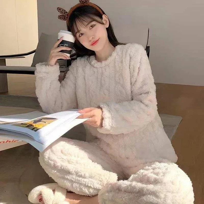 KINSLEA™ WOMEN'S 2-PIECE PYJAMA SET: LONG SLEEVE TOP AND MATCHING PANTS