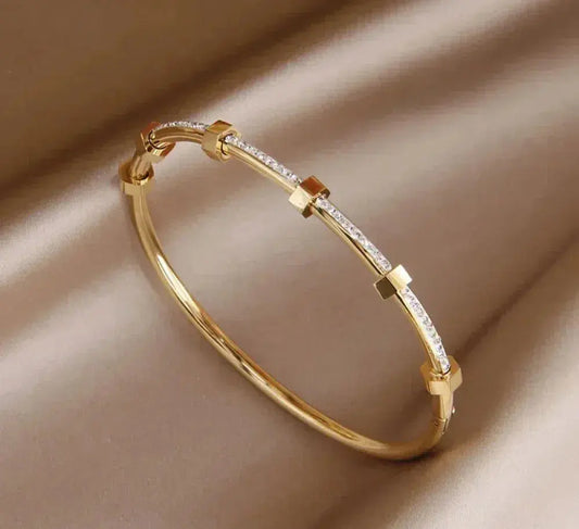 RADIANT AURA GOLDEN BRACELET