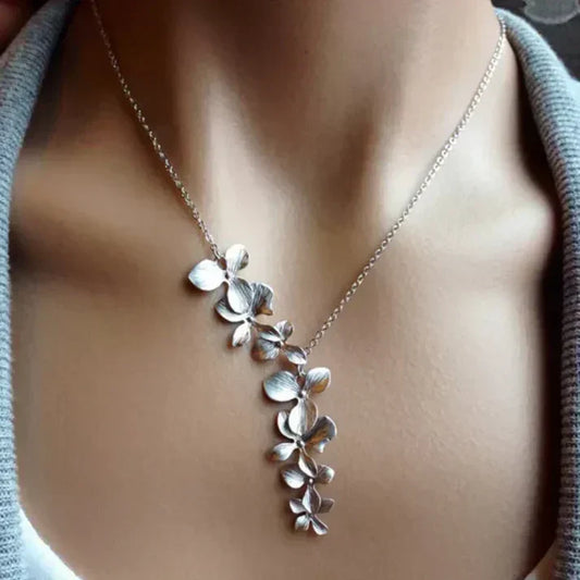 SILVER BLOOM VINTAGE NECKLACE